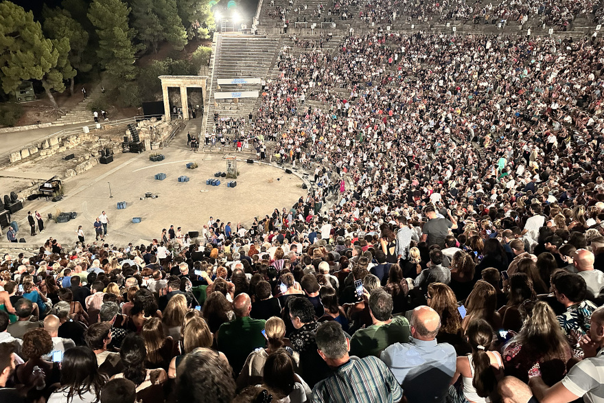 Αρχαίο Θέατρο Επιδαύρου: Αποθεώθηκαν οι συγκλονιστικές «Τρωάδες» - Δείτε φωτογραφίες