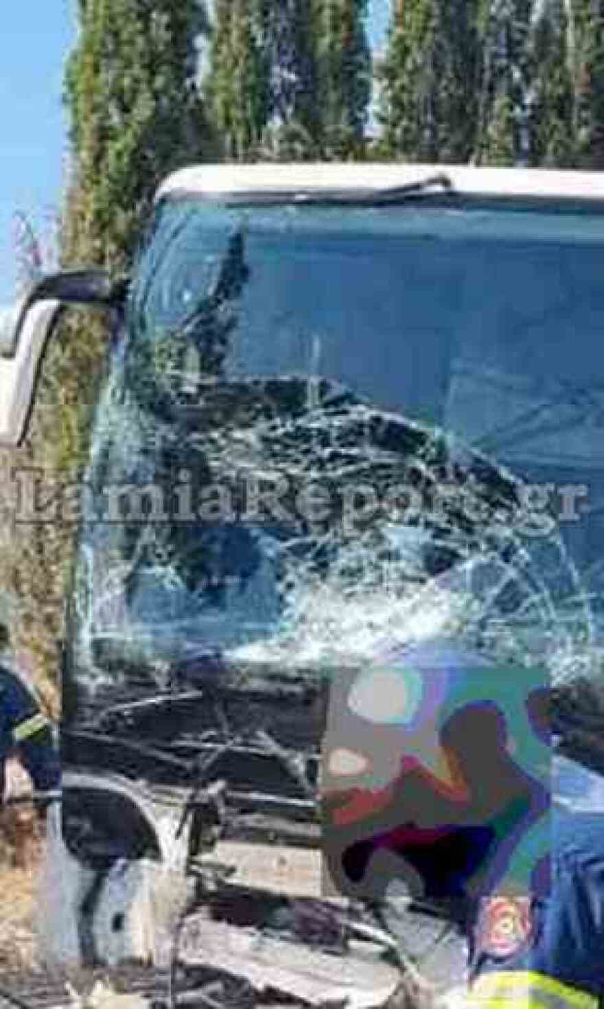 Φωκίδα: Μπροστά στην κόρη της απανθρακώθηκε 67χρονη οδηγός ΙΧ σε σύγκρουση με πούλμαν