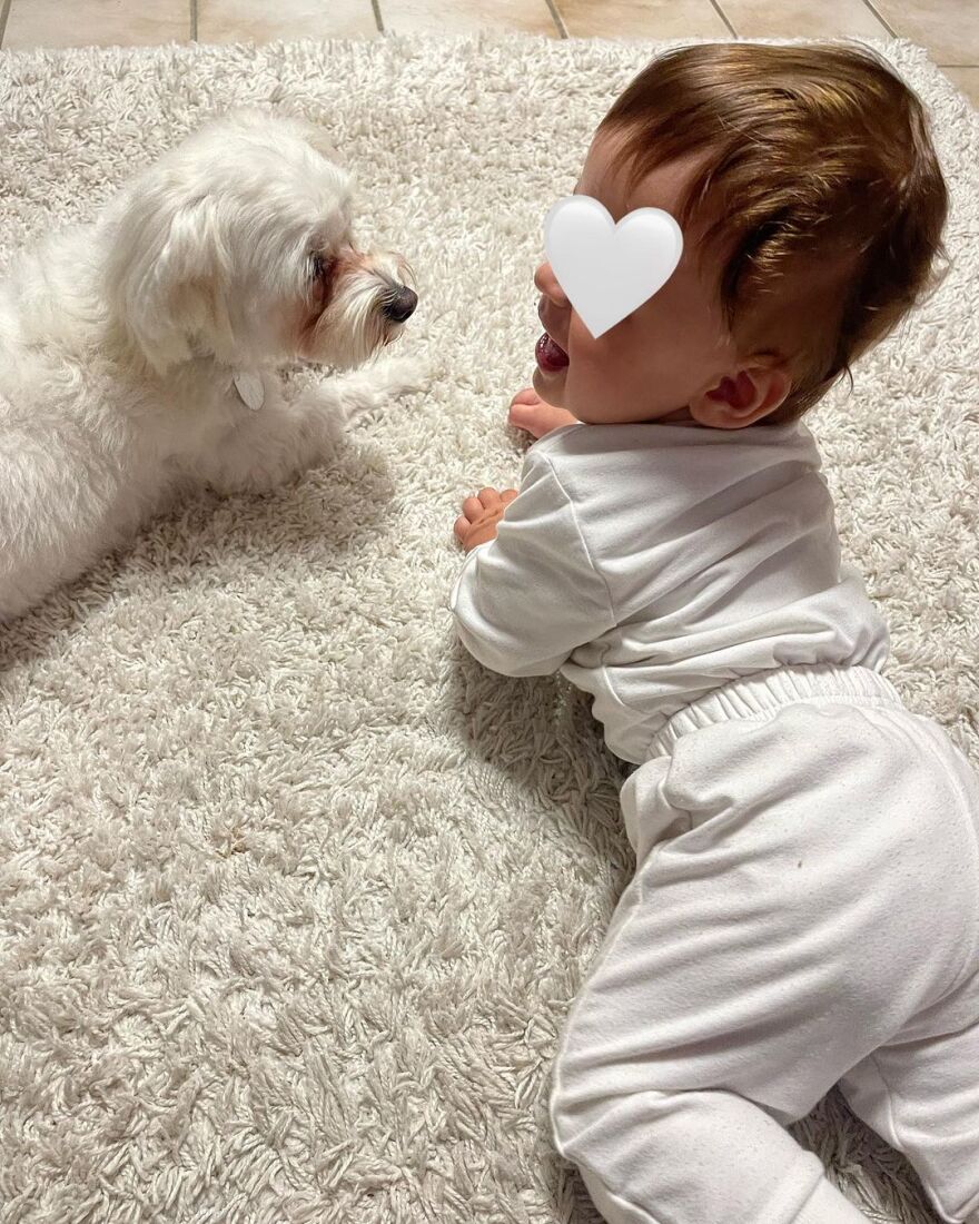 Λάουρα Νάργες: Η βόλτα με τον γιο της στη γειτονιά που μεγάλωσε - «Σε αυτόν τον δρόμο μεγάλωσε η μαμά»