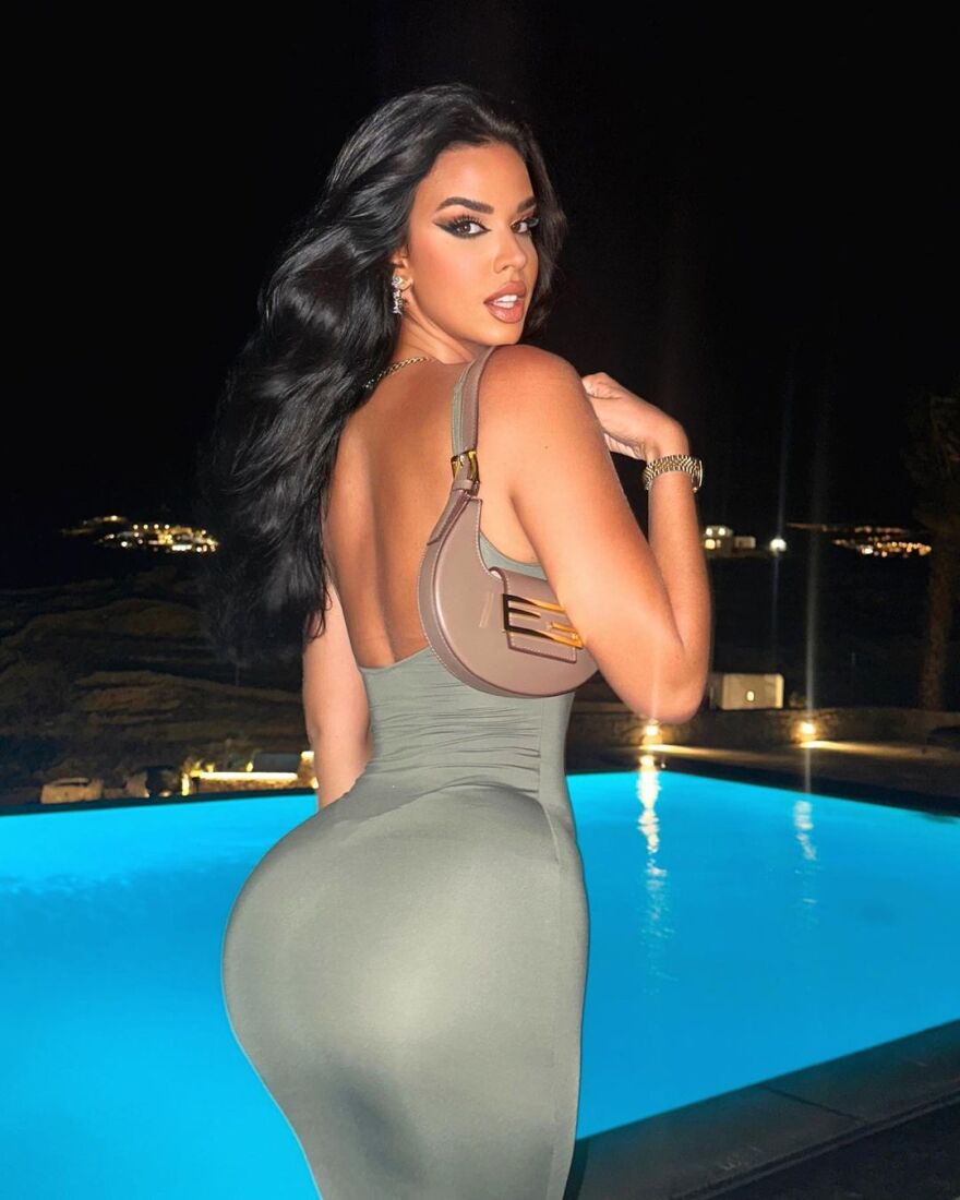 Ιβάνα Κνολ: Οι νέες φωτογραφίες της από τη Μύκονο