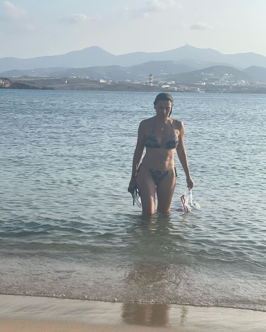 Μαρία Ναυπλιώτου: Ποζάρε με μαγιό από τις διακοπές της στην Πάρο