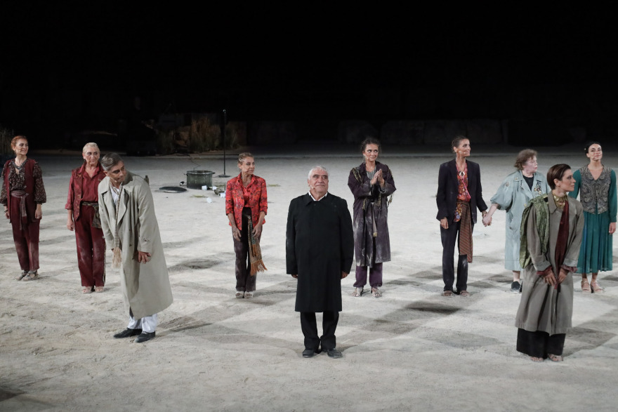 Αρχαίο Θέατρο Επιδαύρου: Αποθεώθηκαν οι συγκλονιστικές «Τρωάδες» - Δείτε φωτογραφίες