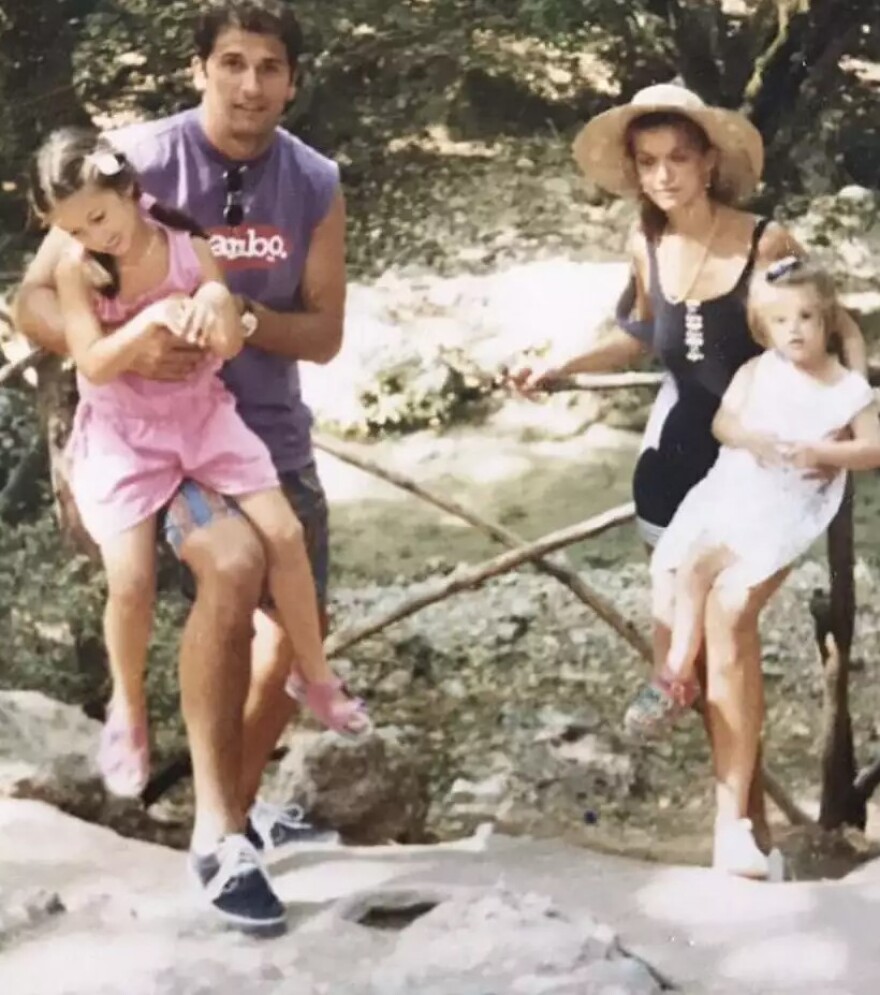 Άννα Πρέλεβιτς: Φόρεσε το μαγιό της μητέρας της σε μια νοσταλγική ανάρτηση