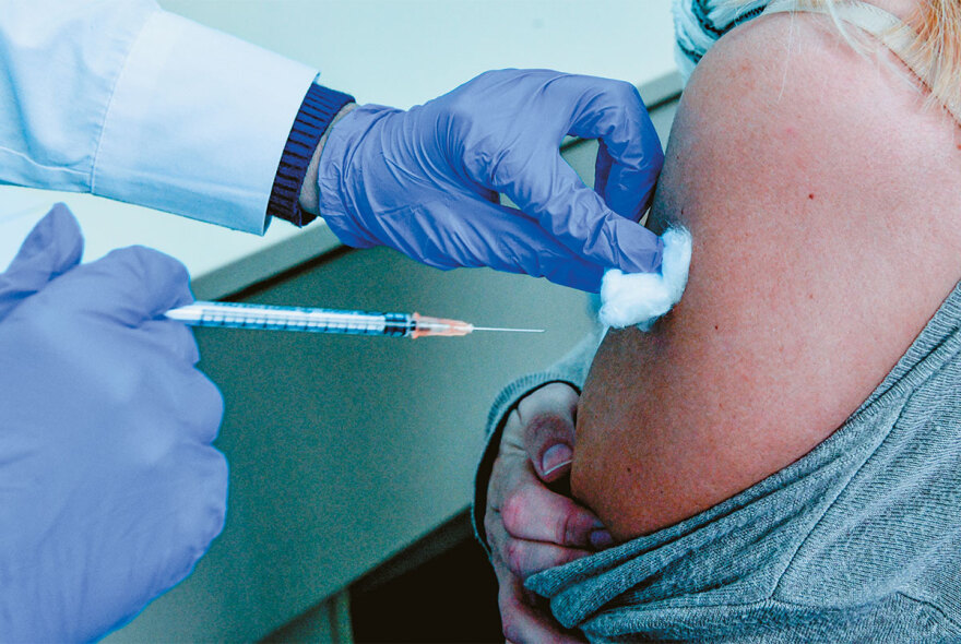 Κορωνοϊός: Η «Eris» σαρώνει, το εμβόλιο έρχεται...