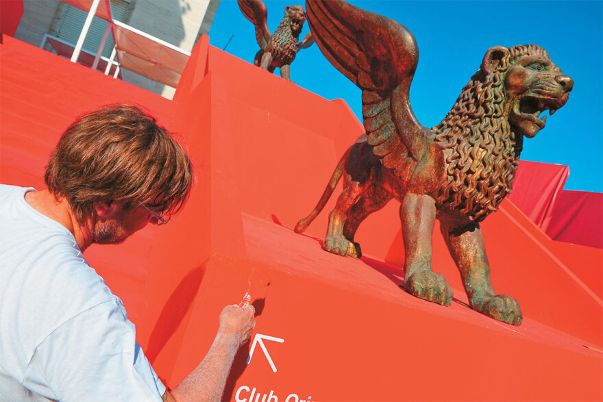 80ό Φεστιβάλ Βενετίας: «Χαμένα Κορμιά», Λάνθιμος και Έμα Στόουν στη μόστρα