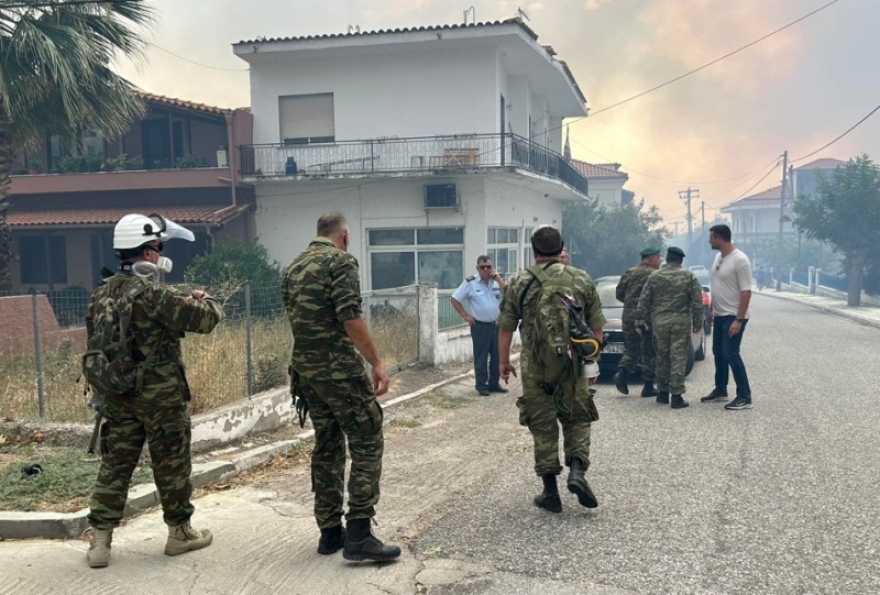 Φωτιά στη Ροδόπη: Σπίτια παραδόθηκαν στις φλόγες στον Σώστη - Εκκενώθηκαν έξι οικισμοί (βίντεο και φωτογραφίες)