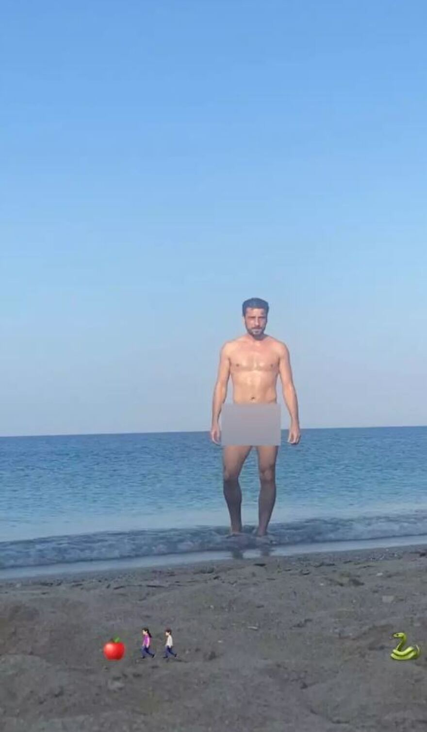 Σπύρος Χατζηαγγελάκης: Γυμνός στην παραλία ο ηθοποιός