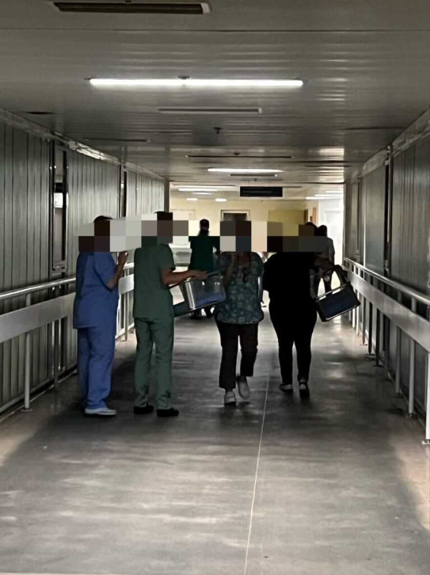 Φωτιά στην Αλεξανδρούπολη: Σε πλοίο στο λιμάνι ασθενείς του νοσοκομείου μετά την εκκένωση, σε τέντες τα σοβαρά περιστατικά - Δείτε βίντεο