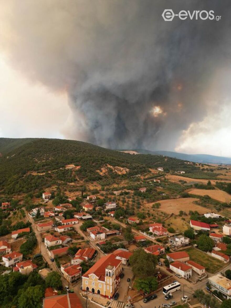 Έβρος: Καίγεται το δάσος της Δαδιάς - Φωτιά και στα Λάβαρα, μηνύματα του 112 για εκκένωση
