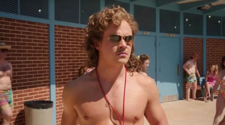 Ποια είναι η γυναίκα που χώρισε τον σύζυγό της γιατί νόμιζε πως είναι σε σχέση με ηθοποιό του «Stranger Things»