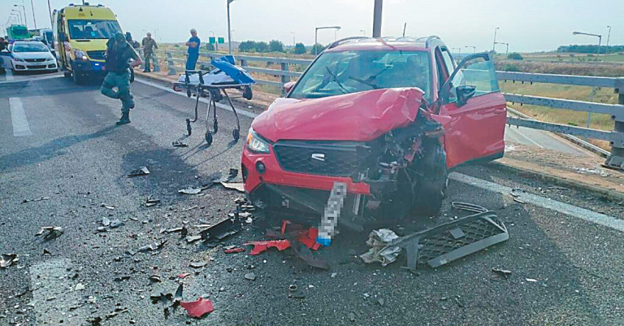 Μεταναστευτικό: Μπλόκο με καρφιά και οκτώ τεθωρακισμένα Typhoon