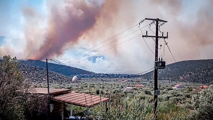 Φωτιές: Ολονύχτια μάχη με τις φλόγες σε Ροδόπη, Καβάλα, Κύθνο, Εύβοια και Βοιωτία