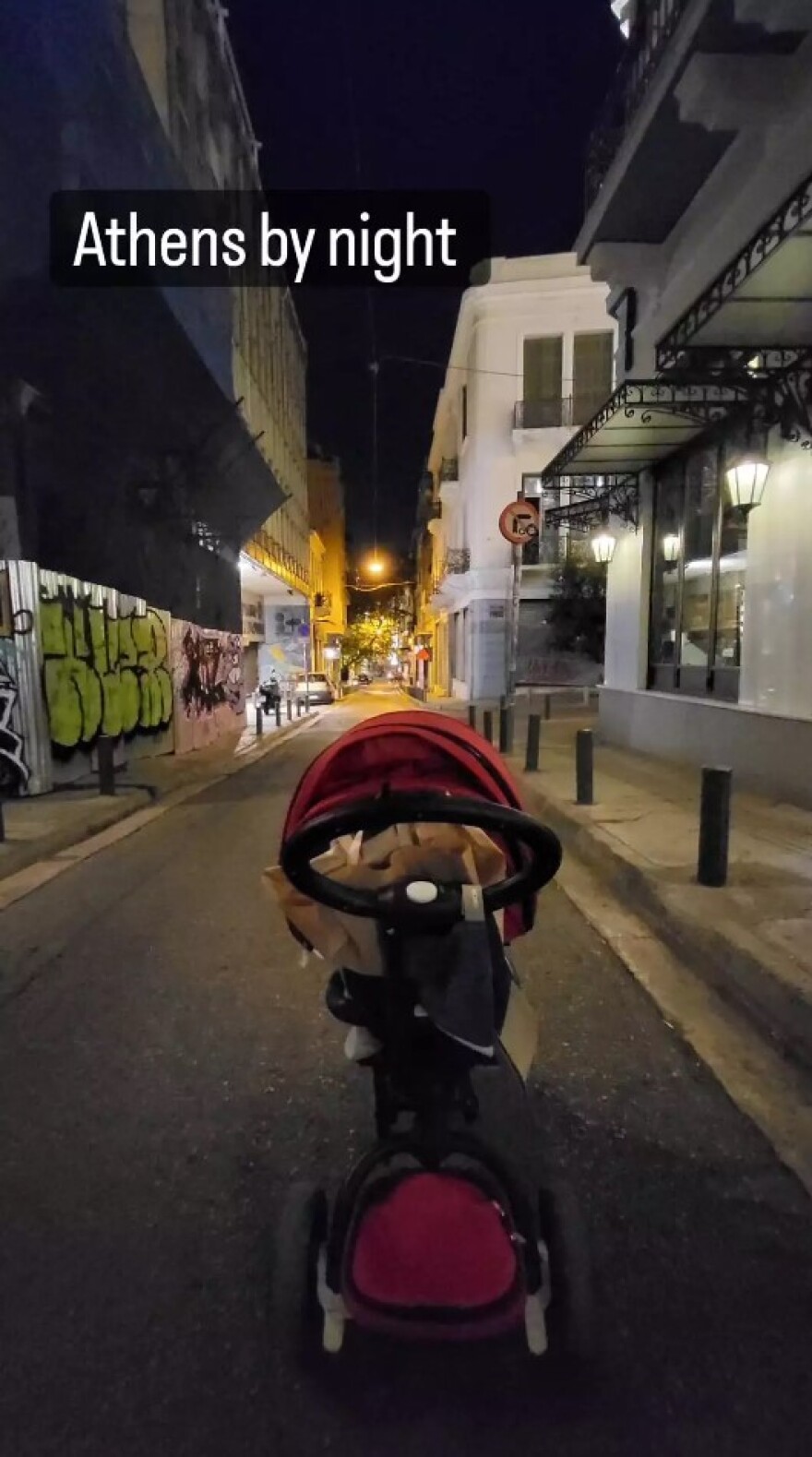 Λεωνίδας Κουτσόπουλος: Η βραδινή βόλτα με τον γιο του στην Αθήνα