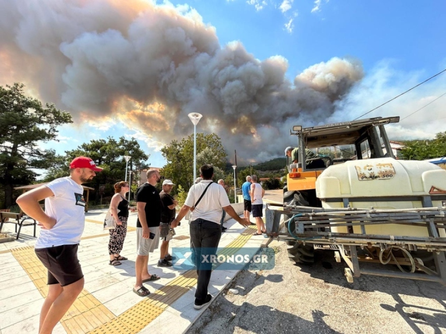 Φωτιά στη Ροδόπη: Σπίτια παραδόθηκαν στις φλόγες στον Σώστη - Εκκενώθηκαν έξι οικισμοί (βίντεο και φωτογραφίες)