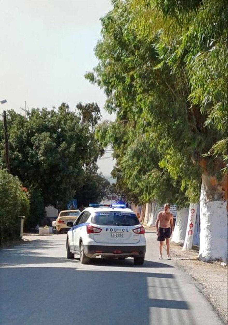 Φωτιά στον Πρόδρομο Βοιωτίας: Με αλιευτικά σκάφη απομακρύνθηκαν 60 άτομα από την παραλία Σαράντη