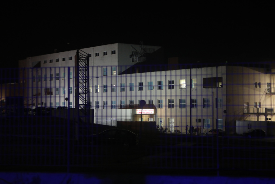 Φωτιά στην Αλεξανδρούπολη: Σε πλοίο στο λιμάνι ασθενείς του νοσοκομείου μετά την εκκένωση, σε τέντες τα σοβαρά περιστατικά - Δείτε βίντεο