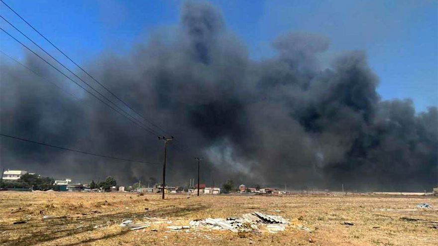Φωτιά στον Ασπρόπυργο: Μήνυμα του 112 στον Λόφο Κυρίλλου για εκκένωση προς Μάνδρα
