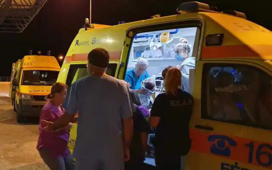 Αλεξανδρούπολη: Η δύσκολη επιχείρηση εκκένωσης του νοσοκομείου -  Έγκυος γέννησε καθοδόν σε ασθενοφόρο