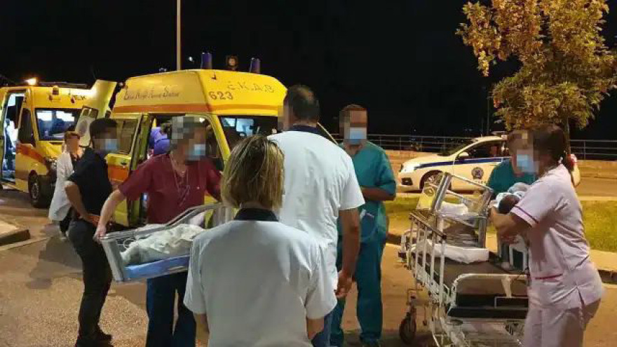 Αλεξανδρούπολη: Η δύσκολη επιχείρηση εκκένωσης του νοσοκομείου -  Έγκυος γέννησε καθοδόν σε ασθενοφόρο