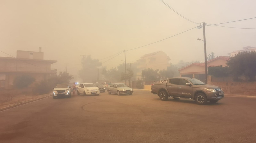 Φωτιά στη Φυλή: Μεγαλώνει το πύρινο μέτωπο - Νέο μήνυμα 112 για Άνω Λιόσια, Γεννηματά και Κανάλα