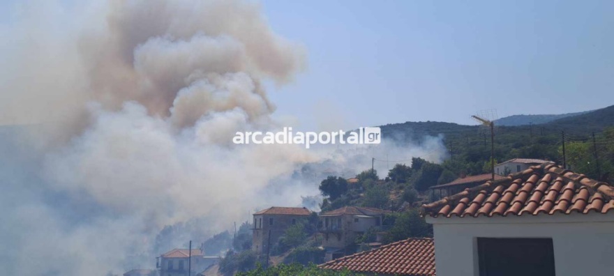 Φωτιά στην Αγία Σοφία Αρκαδίας - Στα σπίτια οι φλόγες - Βίντεο και φωτογραφίες