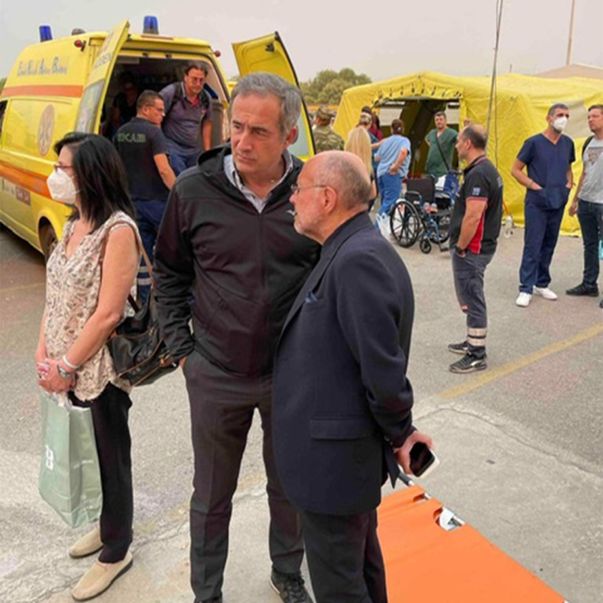 Φωτιά στην Αλεξανδρούπολη: Στο πλωτό νοσοκομείο το κυβερνητικό κλιμάκιο για τη μεταφορά των ασθενών