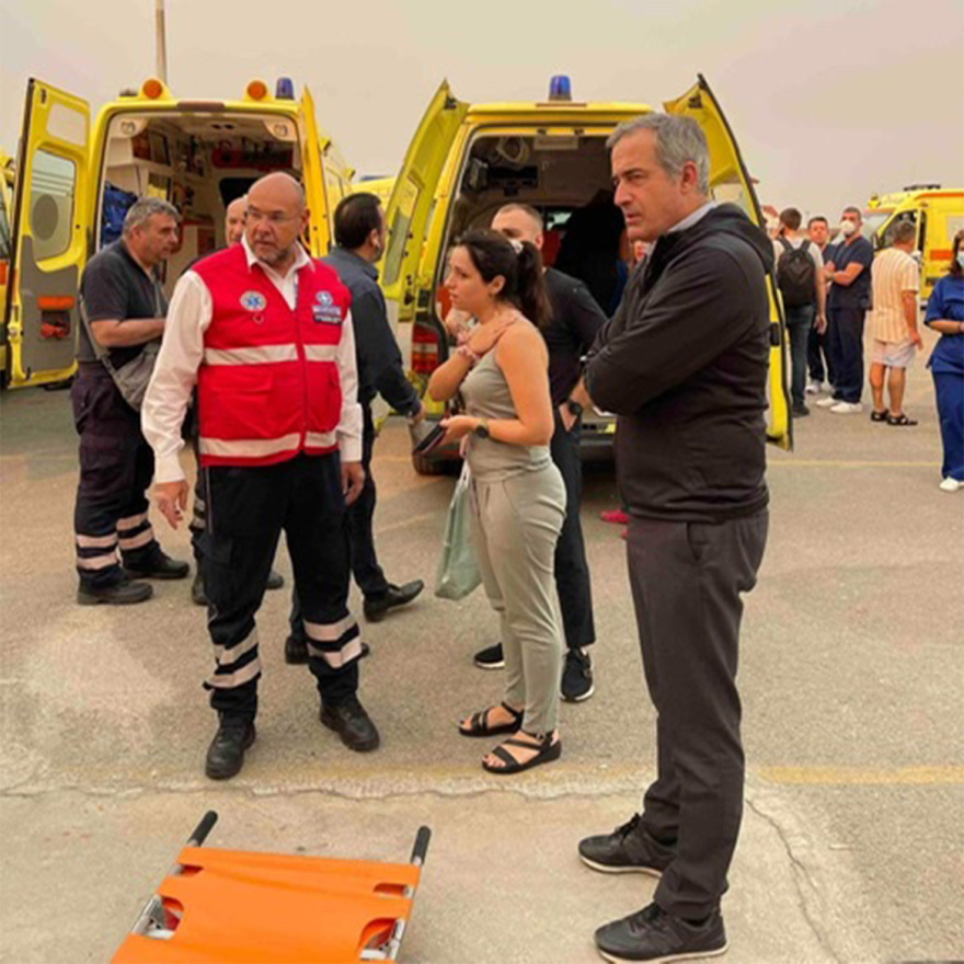 Φωτιά στην Αλεξανδρούπολη: Στο πλωτό νοσοκομείο το κυβερνητικό κλιμάκιο για τη μεταφορά των ασθενών