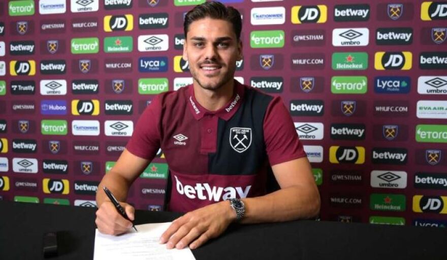 Ντίνος Μαυροπάνος: Τον ανακοίνωσε με πλάνα από την Ακρόπολη η Γουέστ Χαμ - Δείτε βίντεο 