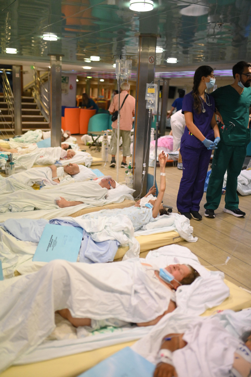 Φωτιά στην Αλεξανδρούπολη: Σε πλοίο στο λιμάνι ασθενείς του νοσοκομείου μετά την εκκένωση, σε τέντες τα σοβαρά περιστατικά - Δείτε βίντεο