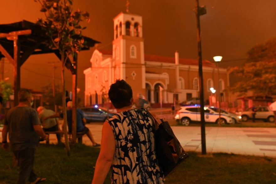 Φωτιά στην Αλεξανδρούπολη: Συγκλονιστικά βίντεο από την επέλαση της πυρκαγιάς