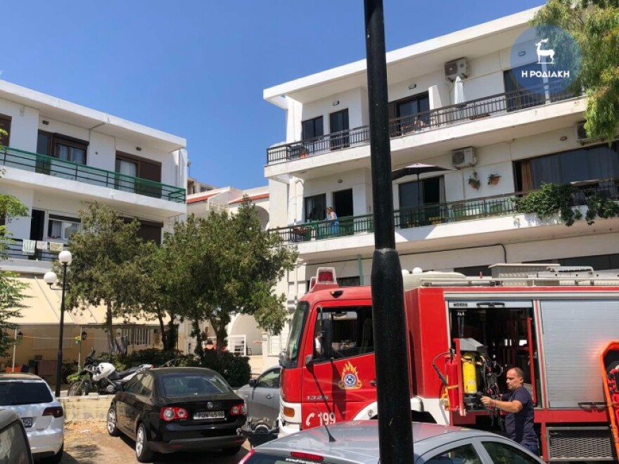 Ρόδος: Πτώση ατόμου από μπαλκόνι πρώτου ορόφου - Υποχώρησαν τα κάγκελα