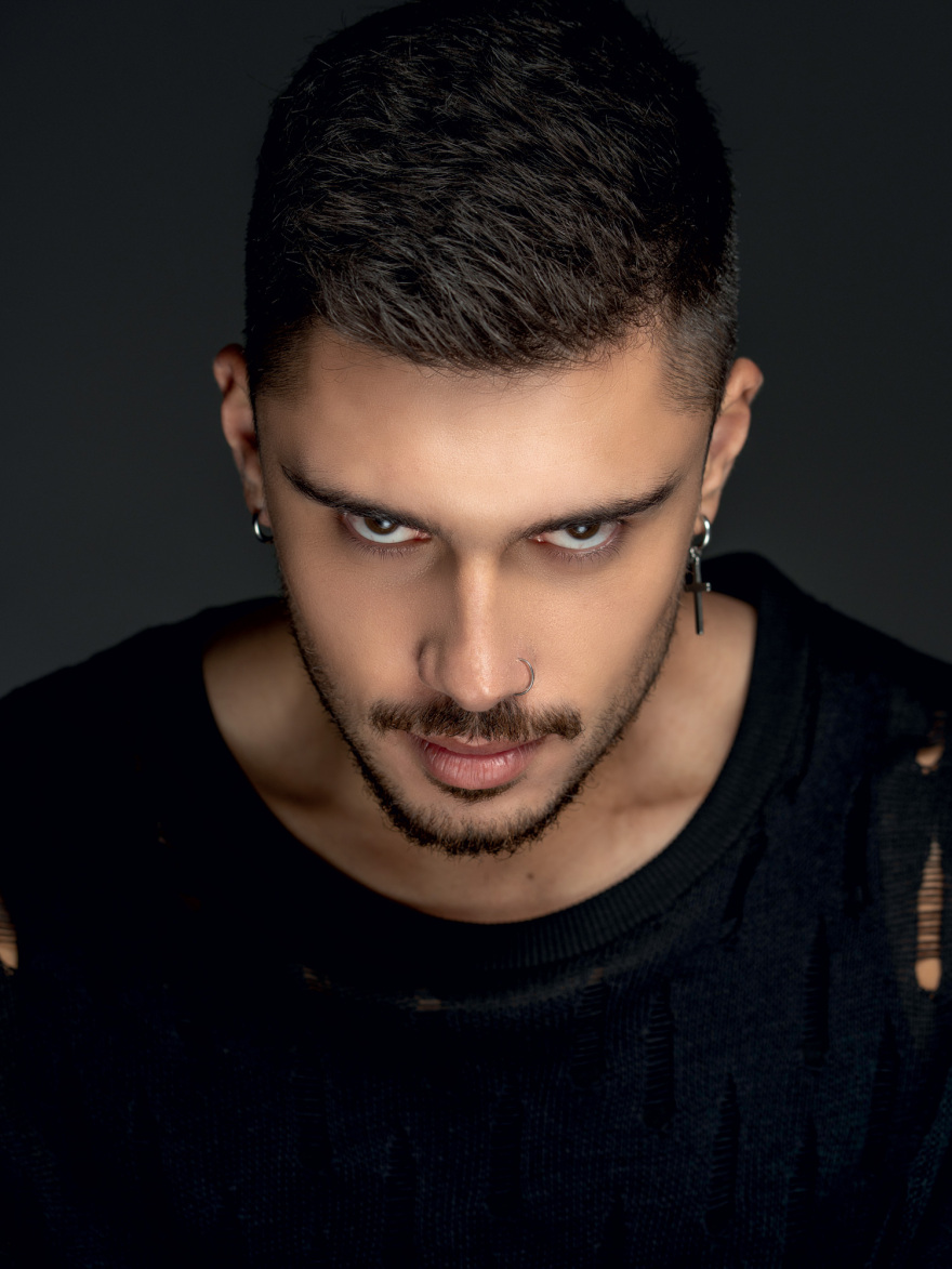 Ο Andrew Lambrou δεν κατάφερε να κερδίσει στη Eurovision αλλά δεν περνάει πλέον απαρατήρητος