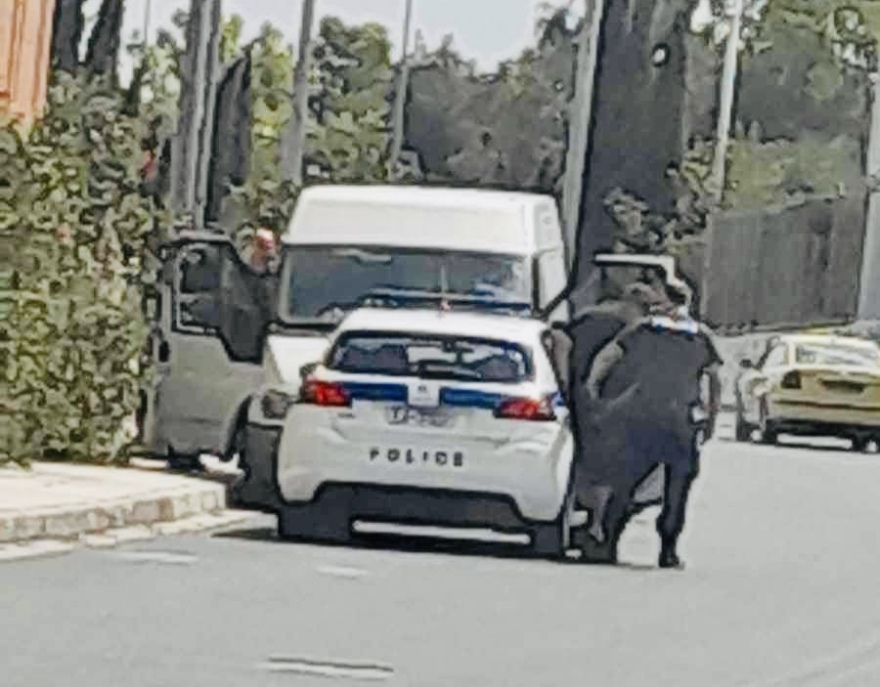 Μαρούσι: Καταδίωξη και χειροπέδες σε Ρομά μέρα μεσημέρι - Δείτε φωτογραφίες