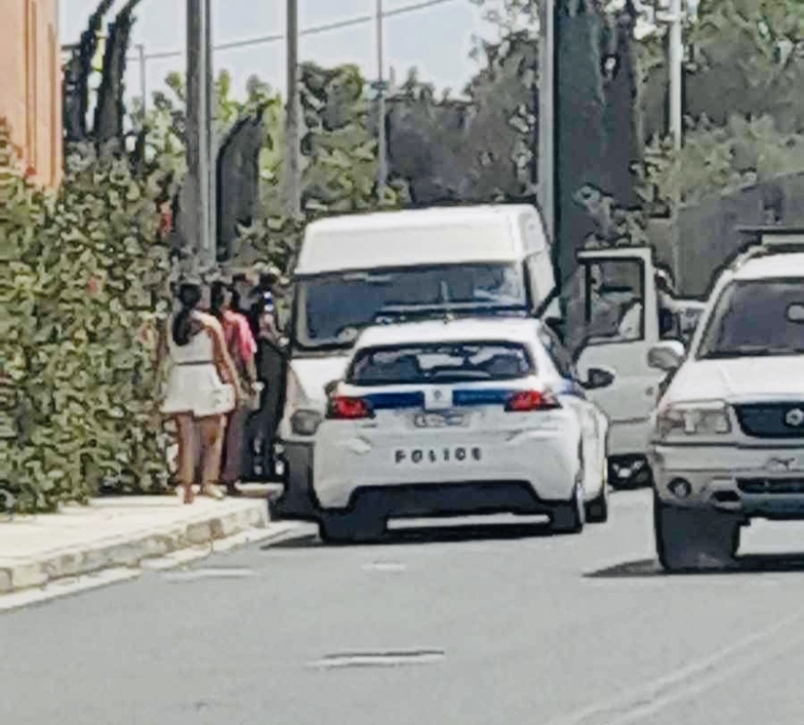 Μαρούσι: Καταδίωξη και χειροπέδες σε Ρομά μέρα μεσημέρι - Δείτε φωτογραφίες