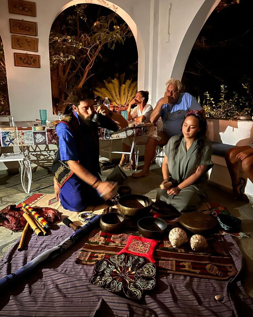 Κωστής Μαραβέγιας - Τόνια Σωτηροπούλου: Το φωτογραφικό άλμπουμ από τις διακοπές τους στην Τήνο