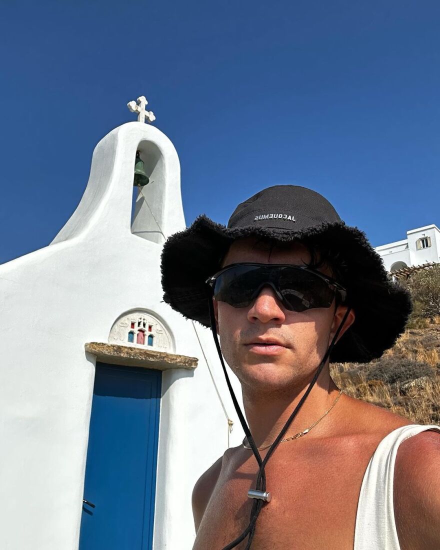 Μιχαήλ Ταμπακάκης - Σάντυ Χατζηιωάννου: Για διακοπές στην Τήνο το ζευγάρι 