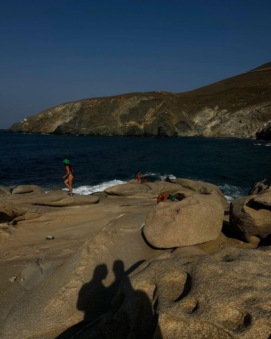Μιχαήλ Ταμπακάκης - Σάντυ Χατζηιωάννου: Για διακοπές στην Τήνο το ζευγάρι 