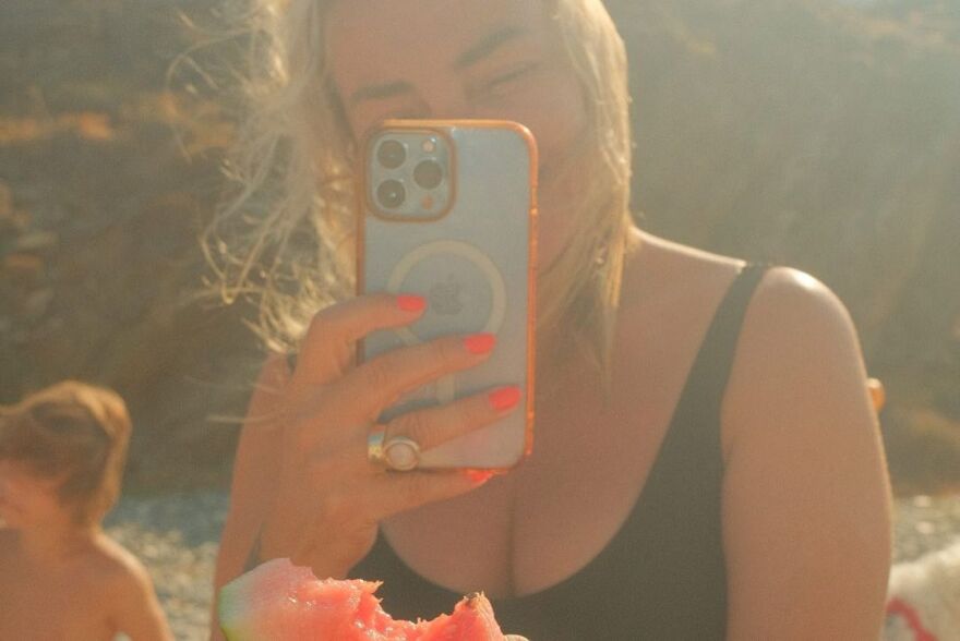 Κωστής Μαραβέγιας - Τόνια Σωτηροπούλου: Το φωτογραφικό άλμπουμ από τις διακοπές τους στην Τήνο