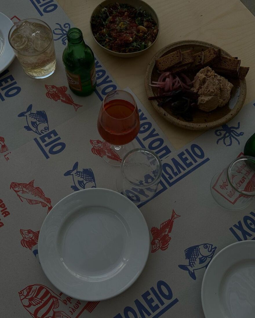 Μιχαήλ Ταμπακάκης - Σάντυ Χατζηιωάννου: Για διακοπές στην Τήνο το ζευγάρι 