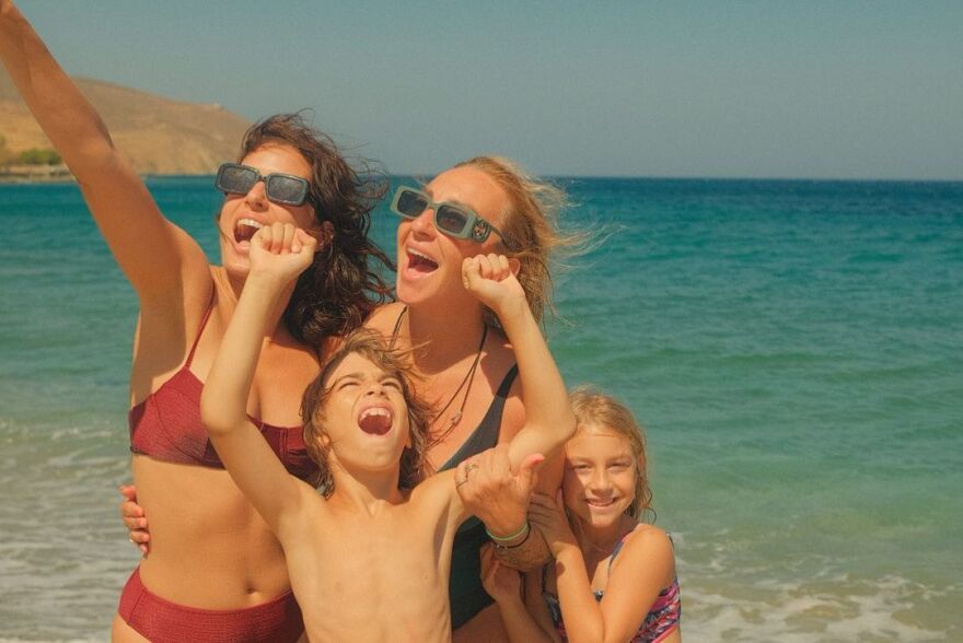 Κωστής Μαραβέγιας - Τόνια Σωτηροπούλου: Το φωτογραφικό άλμπουμ από τις διακοπές τους στην Τήνο