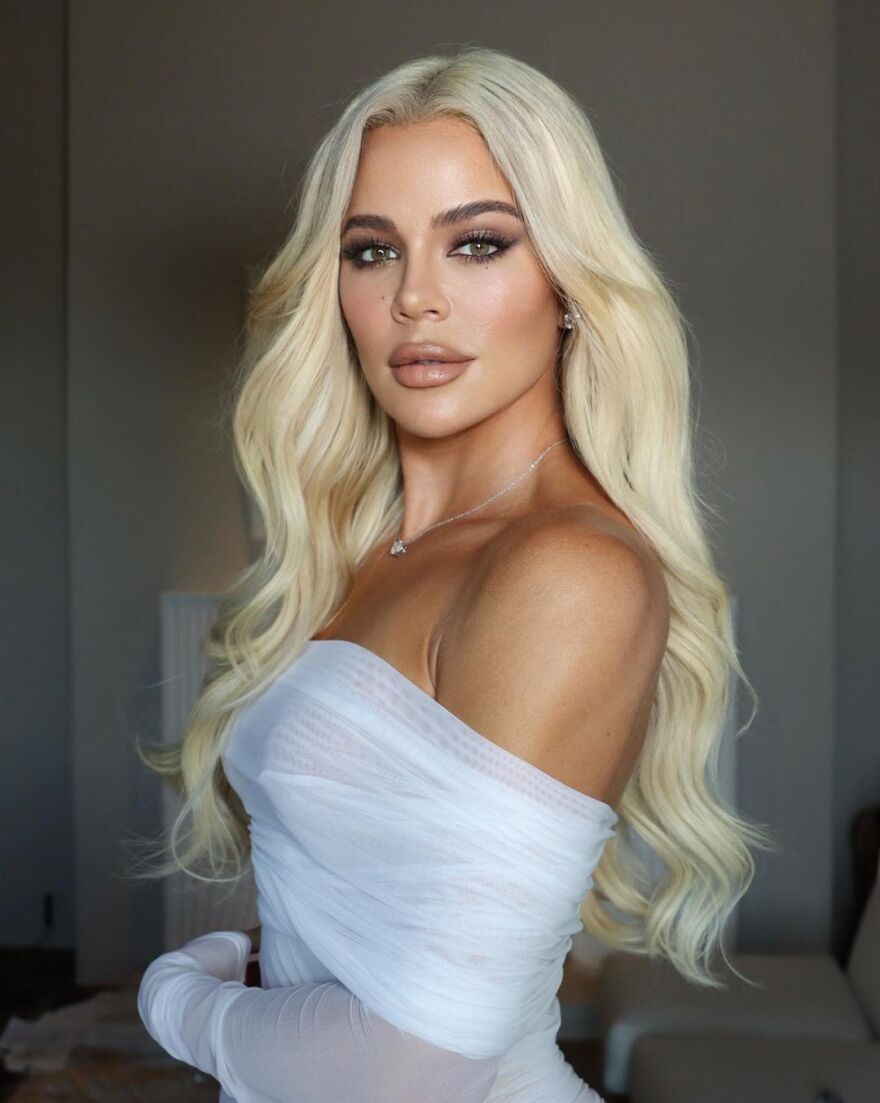 Κλόε Καρντάσιαν: Με διάφανο φόρεμα στο Instagram