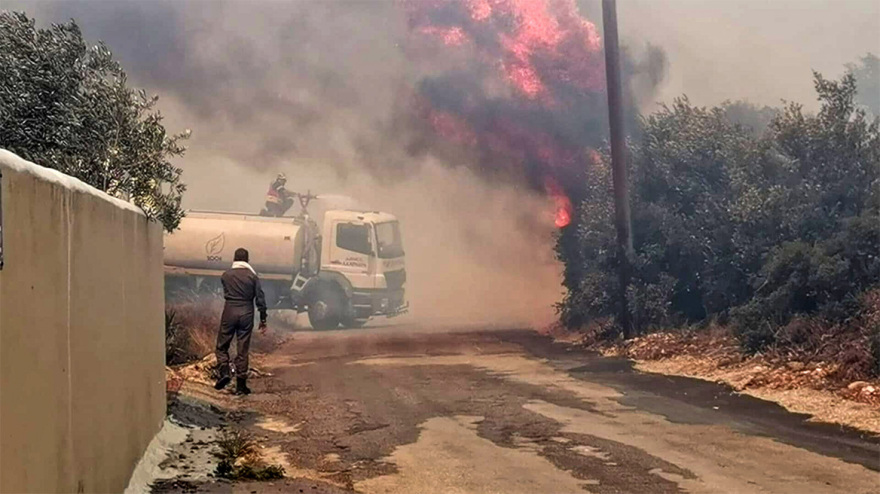 Φωτιά στην Πάρνηθα: Μάχη με τις φλόγες για να σωθεί ο Εθνικός Δρυμός