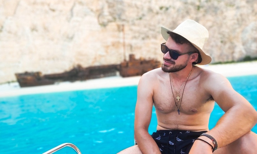 Φωτιά στην Πάρνηθα: Ο Λεωνίδας Ρόδης είναι ο άνθρωπος που έσωσε ζώα μέσα από το πύρινο μέτωπο - Δείτε φωτογραφίες