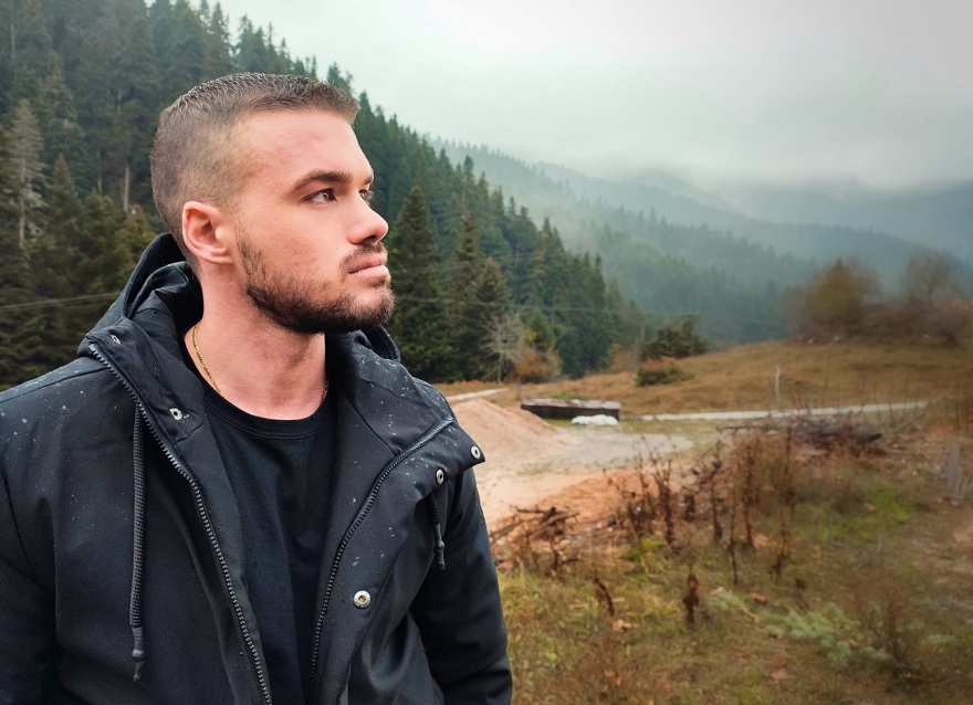 Φωτιά στην Πάρνηθα: Ο Λεωνίδας Ρόδης είναι ο άνθρωπος που έσωσε ζώα μέσα από το πύρινο μέτωπο - Δείτε φωτογραφίες