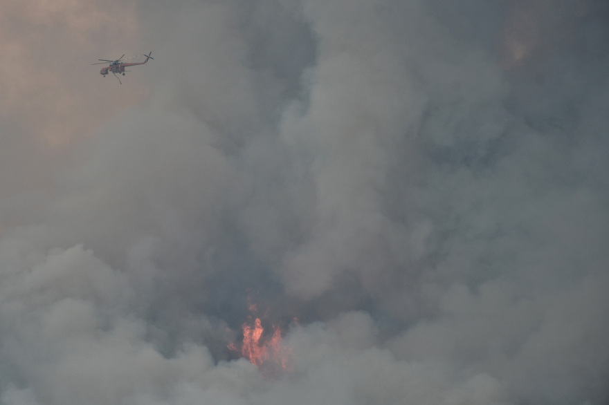 Φωτιά στην Πάρνηθα: Μάχη με τις φλόγες για να σωθεί ο Εθνικός Δρυμός