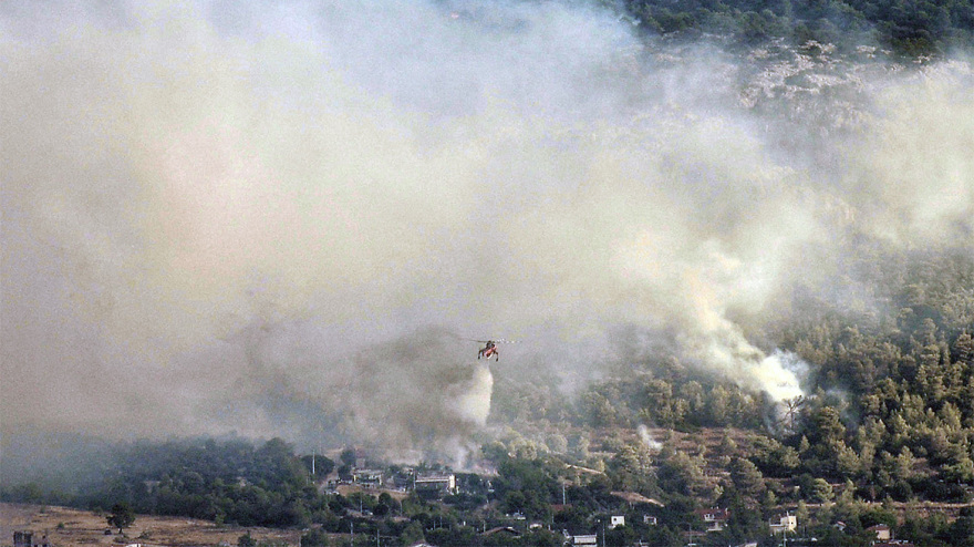 Φωτιά στην Πάρνηθα: Μάχη με τις φλόγες για να σωθεί ο Εθνικός Δρυμός