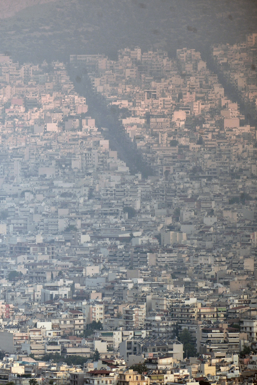 Φωτιά στην Πάρνηθα: Μάχη με τις φλόγες για να σωθεί ο Εθνικός Δρυμός