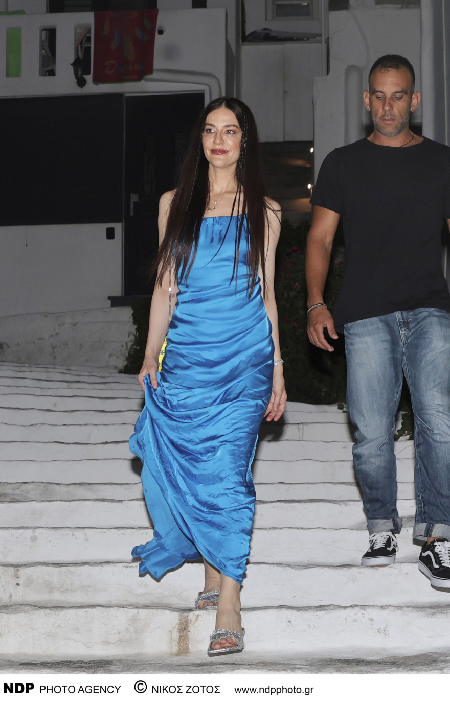 Φωτογραφίες: Στη Μύκονο η χρυσή κληρονόμος Αριάνα Ροκφέλερ 