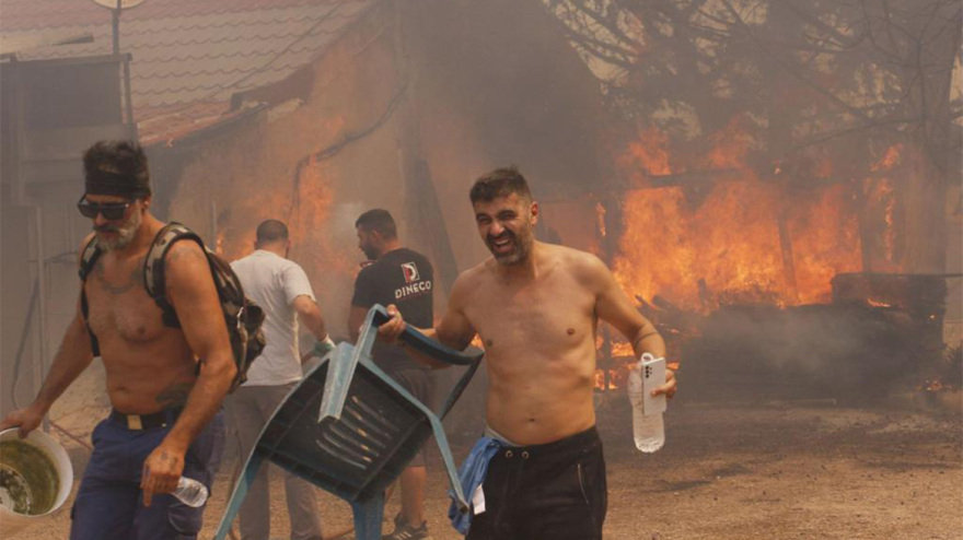 Τάσος Μπαλάσκας: Έχασε την σύζυγό του στην Καππαδοκία, έσωσε δεκάδες ζωές στην Πάρνηθα - Δείτε φωτογραφίες