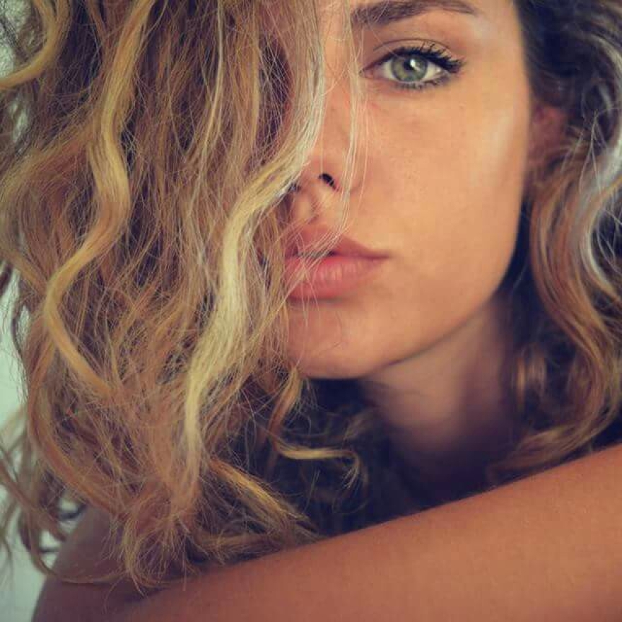 Ποια είναι η εντυπωσιακή πρωταγωνίστρια της νέας σειράς «Το προξενιό της Ιουλίας»